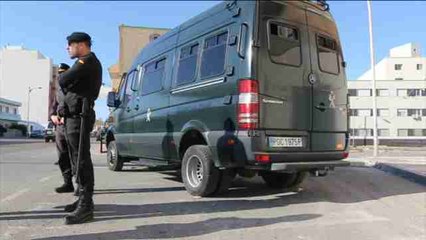 Unos cien efectivos permanecen en Roquetas de Mar tras muerte de guineano