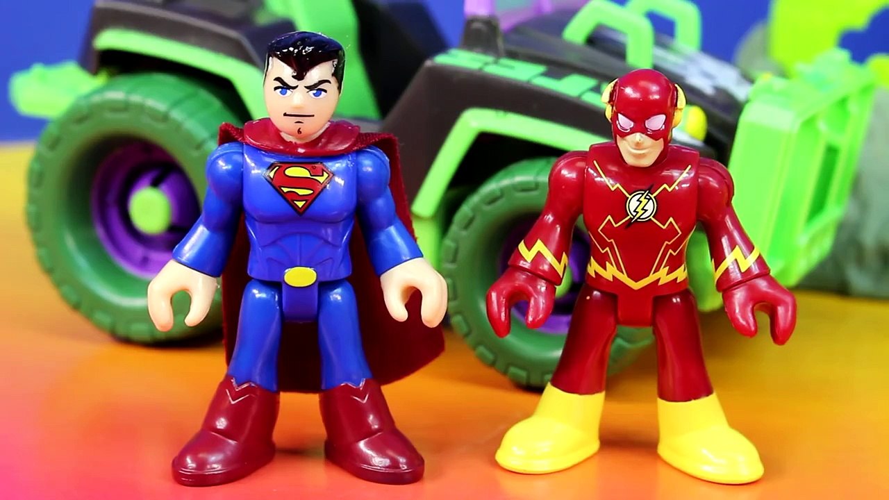 Imaginext Superman Flash Drive Hulk Smash Vehicle to Battle Dr. Zoom And Bizarro Alien Spa
