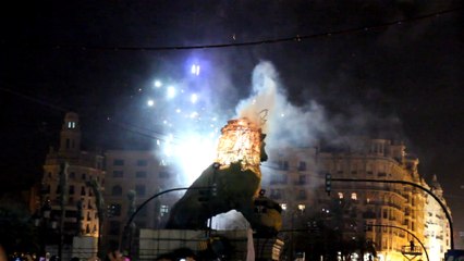 Download Video: Fallas 2015 Cremà Falla del Ayuntamiento