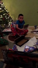 La réaction furieuse d'un garçon qui a eu le "mauvais" cadeau pour Noël