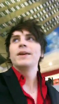 Александр Бон (shponks) on Periscope [2015-12-26 17-57] Всем привет‼️ Идём петь на лестницу‼️