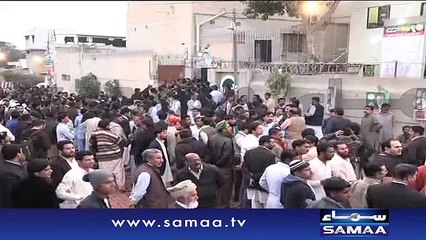 PTI workers protest against party’s Karachi leadership