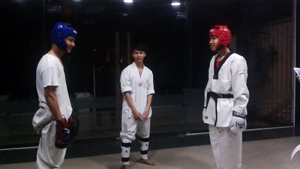 CLB Taekwondo ĐH Thăng Long thứ 7 26-12-2015 20151226_194241