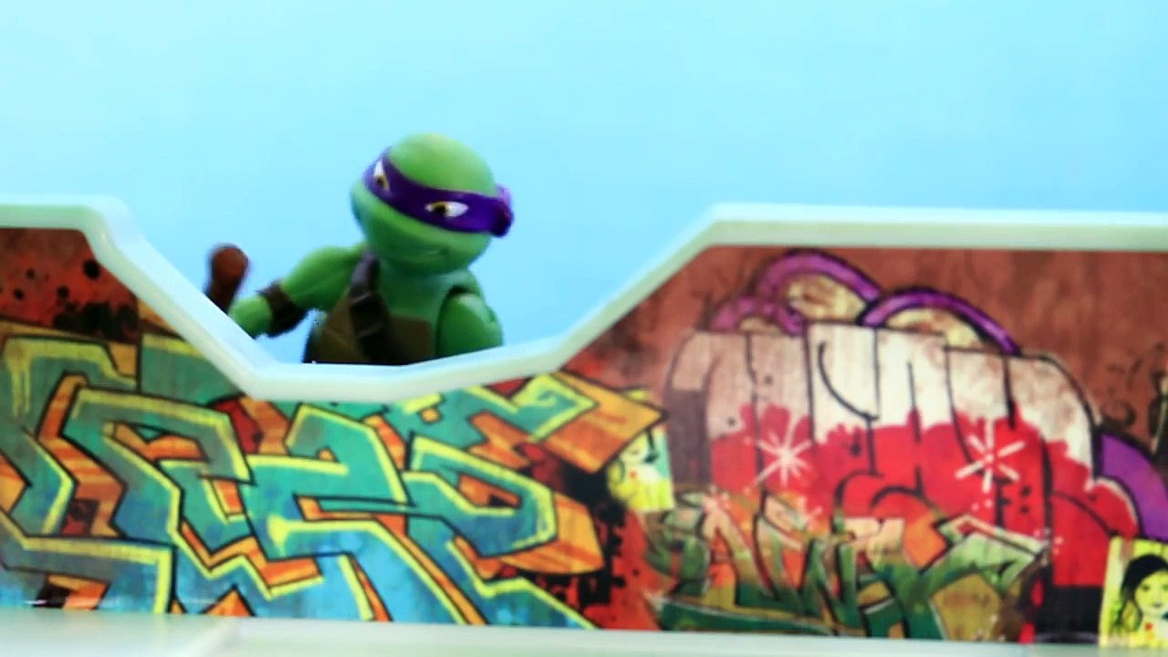 Ninja Turtles Mutant Dojo Leo Foot Soldier with Dojo Raph Shredder and Dojo Mikey Training Bag