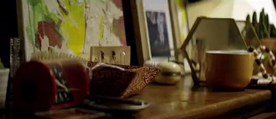 Ce kangourou découvre qu'un trampoline, ça rebondit !