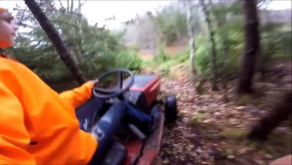 Course de Tondeuses dans la boue!