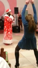 Пьяная девушка дико отжигает на корпоративе. АХААХ!!! ДО СЛЕЗ!!!