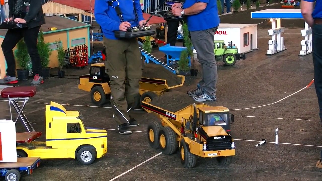 RC XXL DUMP TRUCKS AT WORK SCALE MODEL RC DUMPER IN ACTION / Faszination Modellbau 2015