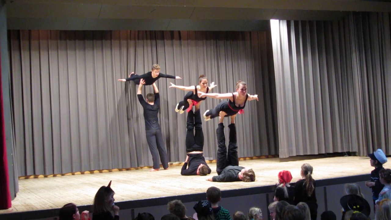 AKROLOCO - Amelie - Akrobatik beim Kinderball des NV Nonnenhorn