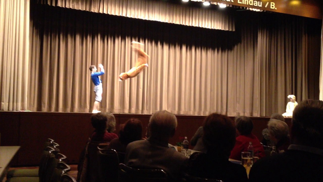 AKROLOCO - Zirkus 2 - Akrobatik beim Seniorennachmittag der Stadt Lindau