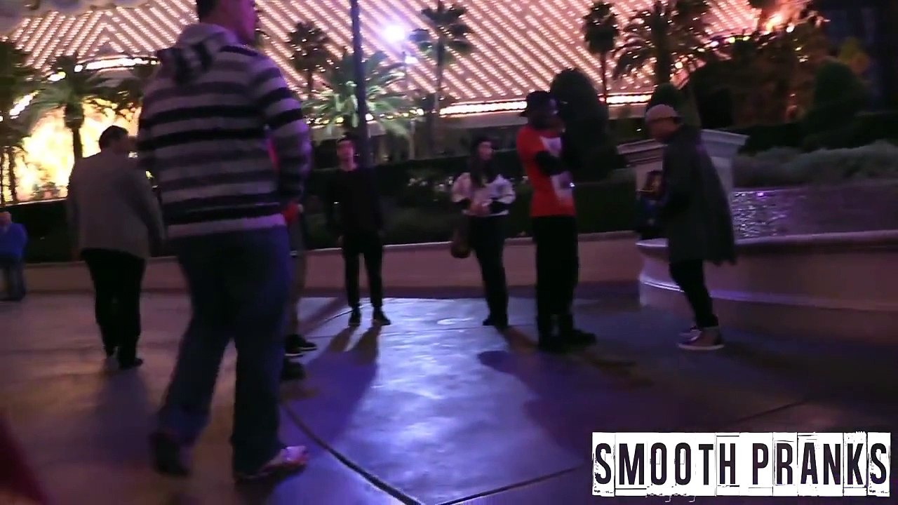 Guy Gets Knocked Out in Vegas Prank