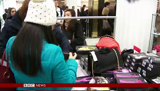 Bargain hunters descend on Boxing Day sales