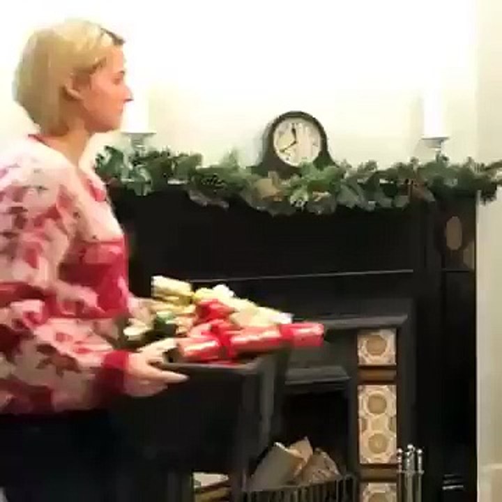 **NOVOGODISNJA JELKA*** kako najbrze okititi novogodisnju jelku