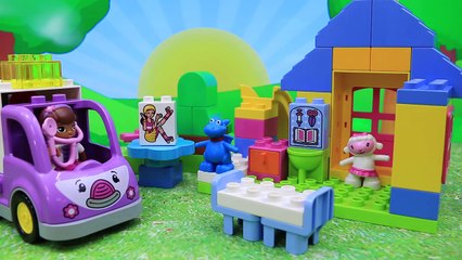 Descargar video: Doc McStuffins Duplo Lego Ambulance with Superheroes Superman and Batman with Spiderman