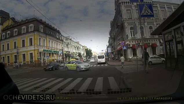 Девушке повезло, чуть не сбили