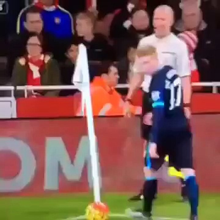 Kevin De Bruyne funny Corner Kick FAIL   Arsenal vs Manchester City 2-1