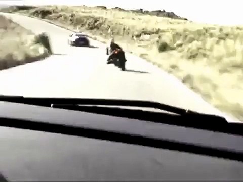 EXTREME 258 KM/H SUR LA GLACE : MATCH PORSCHE GT3 RS FACE A YAMAHA YZF 1000 R1