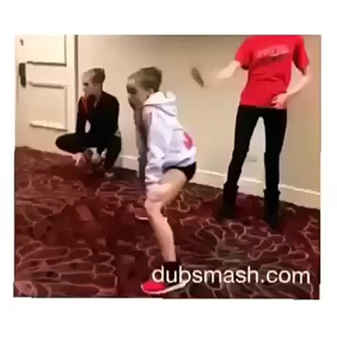 Mackenzie Ziegler Twerking in a Hotel Hallway Dubsmash - Dailymotion Video