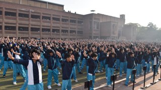 Abi to party shuru hui hai Zumba dance by 1500 Students