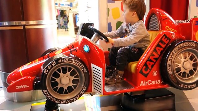 les voitures et les enfants aire de JEUX AMUSANTE POUR les ENFANTS de la famille damusement vidéo drôle