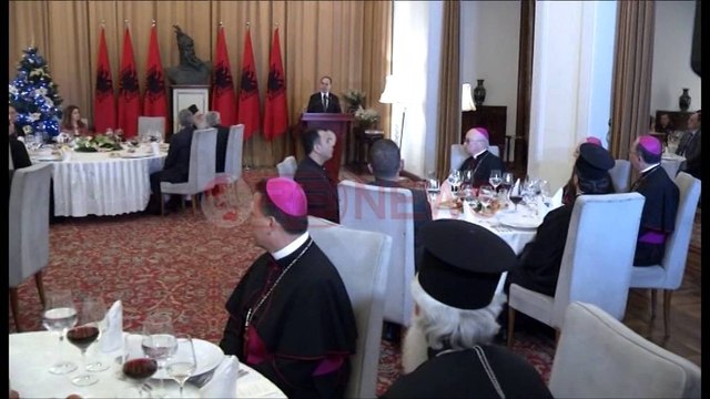 Nishani darkë Krishtlindje me komunitetet fetare: Feja instrument paqeje e dashurie - Ora News-