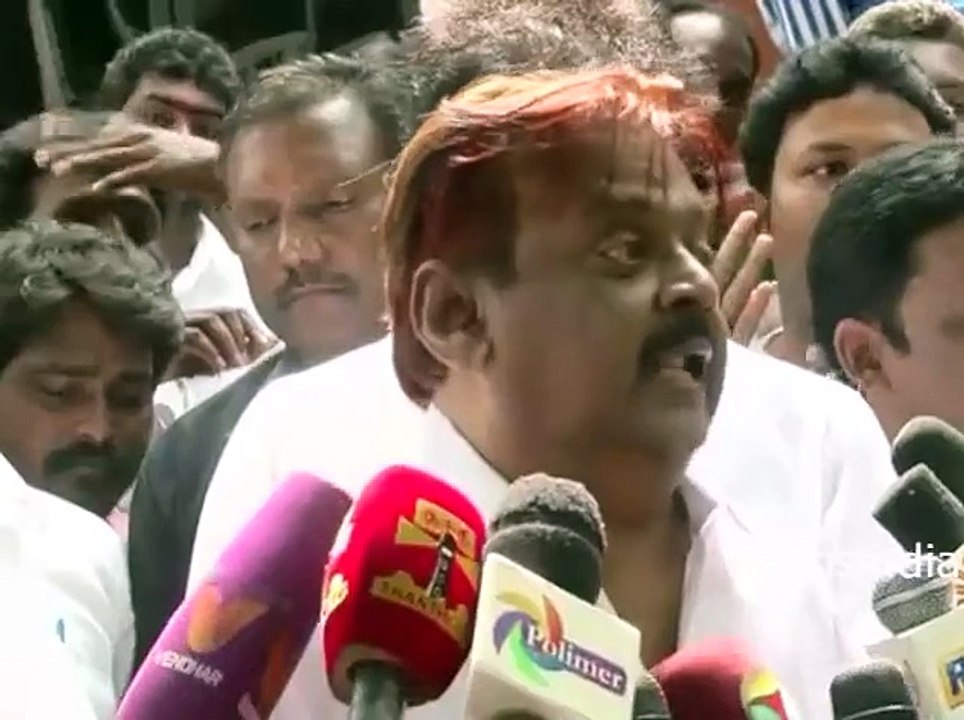 Vijayakanth funny on press reporters
