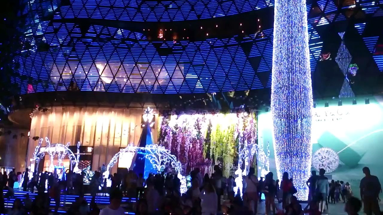 cool Christmas Tree lights video  Orchard MRT Singapore