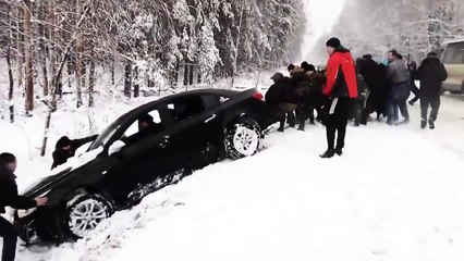 Взаимопомощь на дороге, парни вообще красавцы