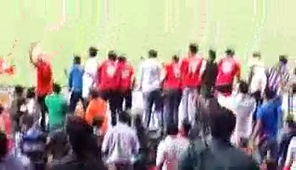 IPL 2016 Preity zinta throwing t shirts @2015 ipl