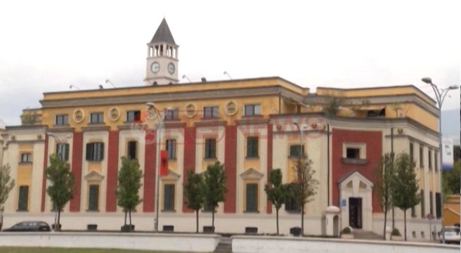 Vdekja e foshnjes, Opozita: Përgjegjësi direkte e qeverisë; Bashkia: S’ishin regjistruar- Ora News