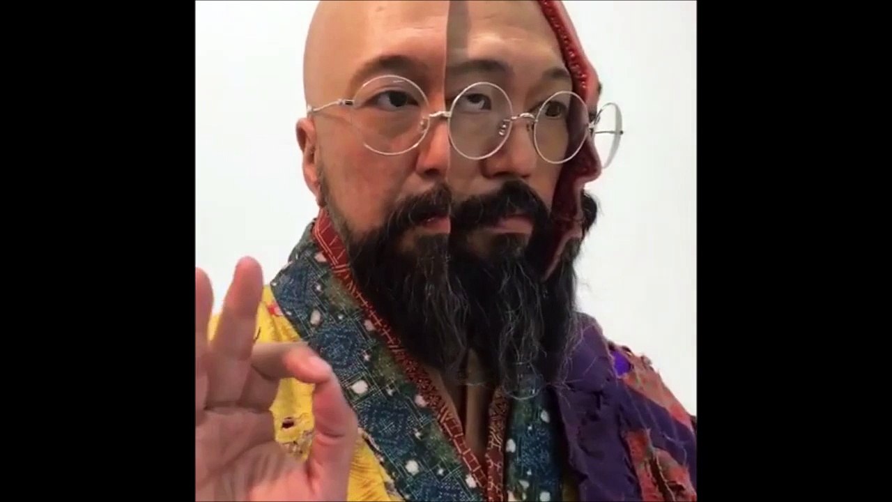 Une sculpture à 3 têtes flippante : takashi murakami