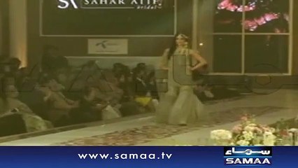 A Model Fell Down During Cat Walk in Lahore