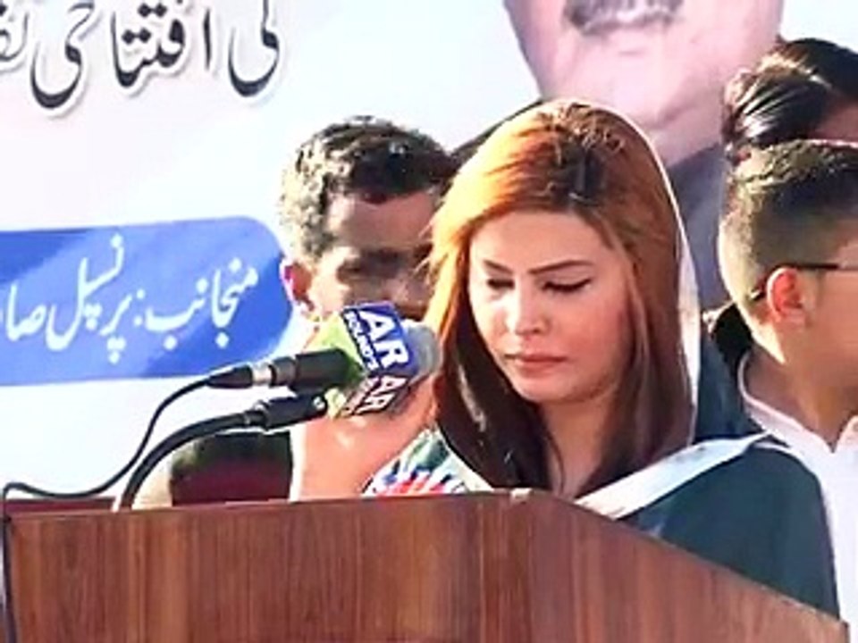 Beautiful voice and nice speech by a Kashmiri Girl