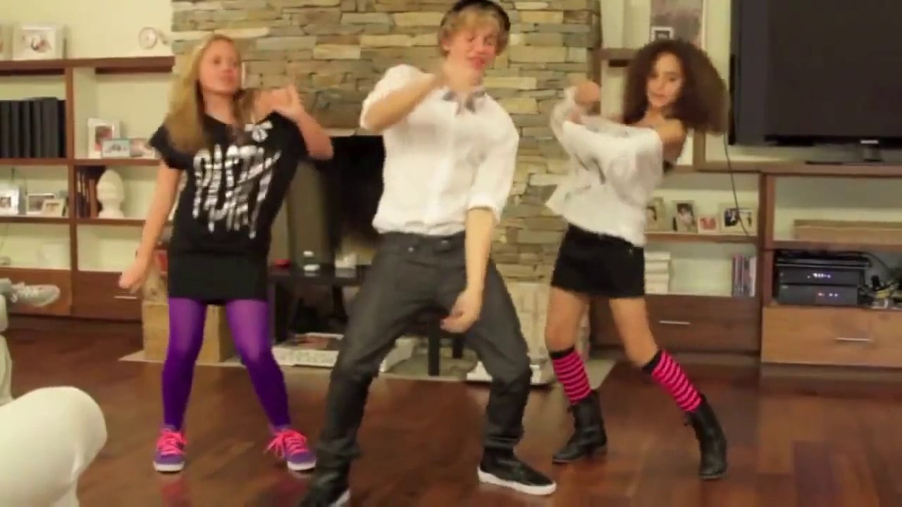 Alli Simpson Madison Pettis And Cody Simpson Teach Me How To Dougie