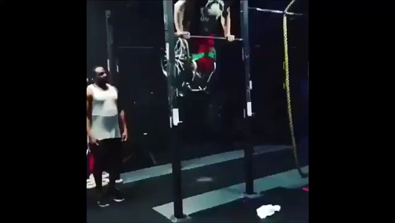 Il est handicapé mais ce mec force le respect ! Regardez ce qu'il sait faire !