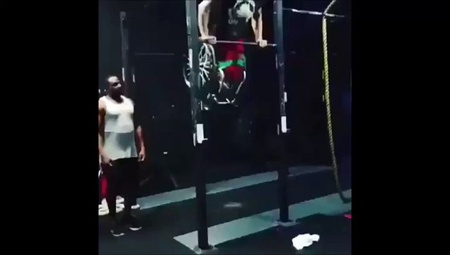 Il est handicapé mais ce mec force le respect ! Regardez ce qu'il sait faire !