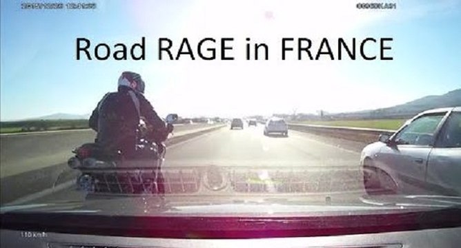Un motard provoque un automobiliste sur l'autoroute A75