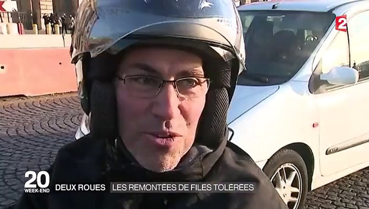 Les deux roues désormais autorisés à remonter les files de voitures