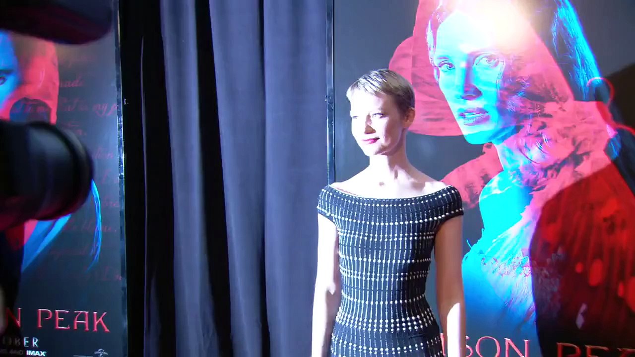 Crimson Peak Premiere Red Carpet - Tom Hiddleston, Jessica Chastain, Mia Wasikowska