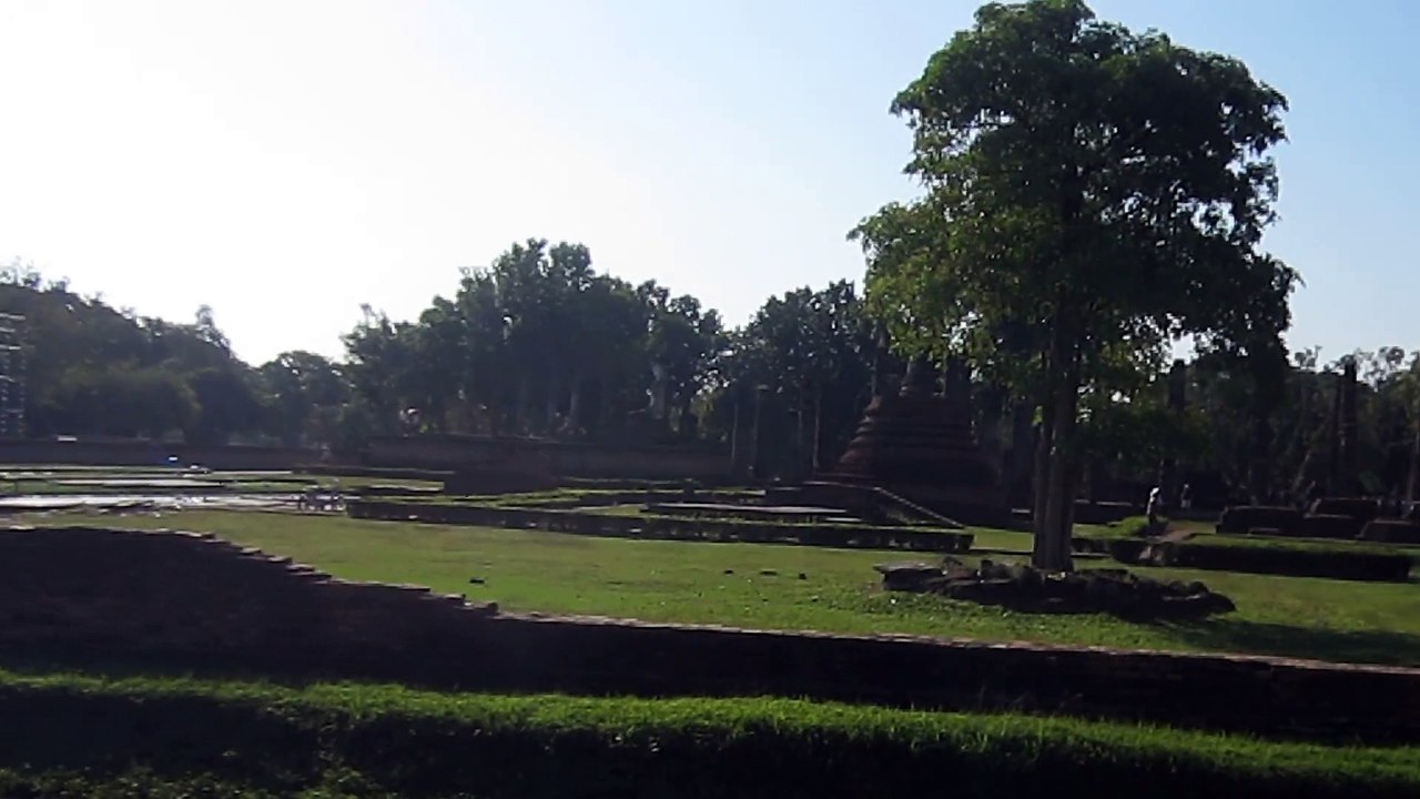 SITE ARCHÉOLOGIQUE DE SUKHOTHAI  -- PREMIÈRE CAPITALE DU SIAM -- (THAÏLANDE) LE 27 NOVEMBRE 2015
