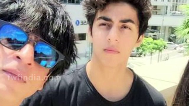 Shahrukh Khans son Aryan And Amitabhs Grand Daughter Navya s Pictures LEAKED