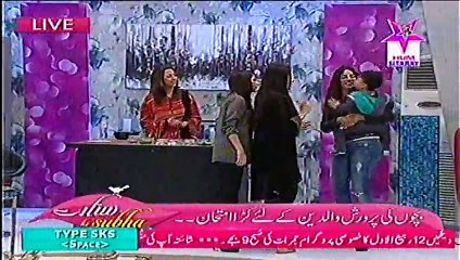 Mathira's Son Fell in a Live Show, See How Fatima and Others are Making Him Quiet ??