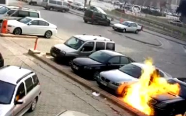 Öfkeli Satıcı Müşterisinin Aracını Kundakladı