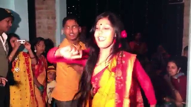 "Swedish Girl" Singing Bengali Song with Sweet Voice 'Ore 