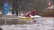 Les impressionnantes images des inondations en Angleterre, un homme frôle la mort - Regardez