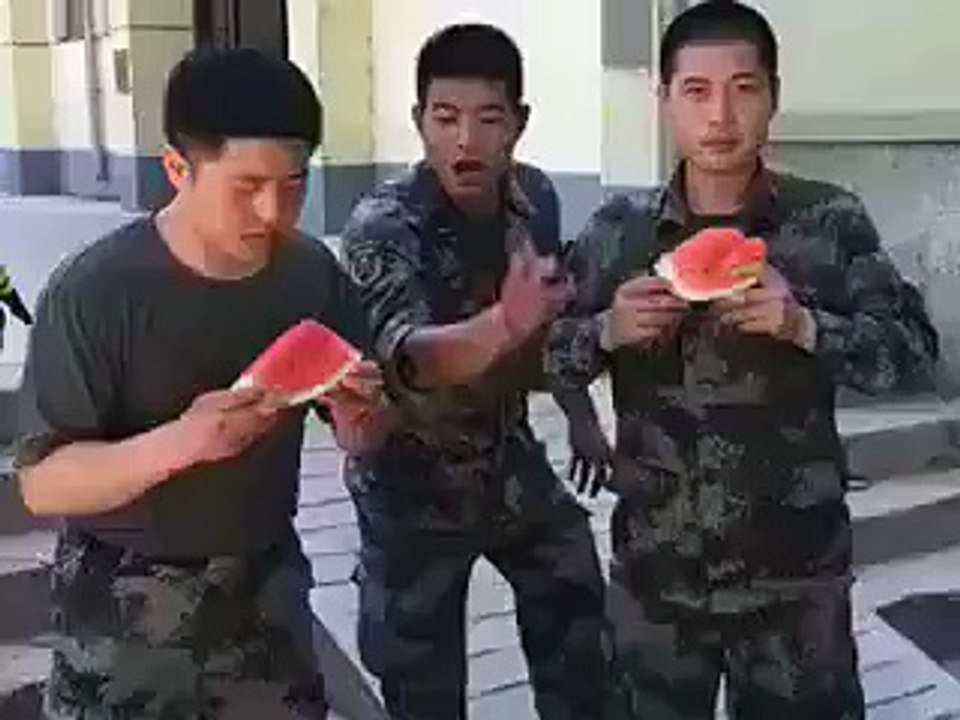 Funny Videos Clip - Who Eats Fast? Must Enjoy This Fun