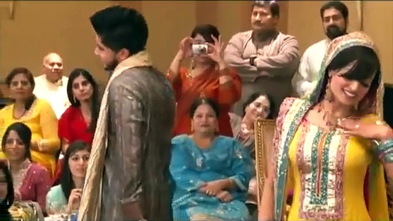 Pakistani Wedding Groom & bride best dance .flv