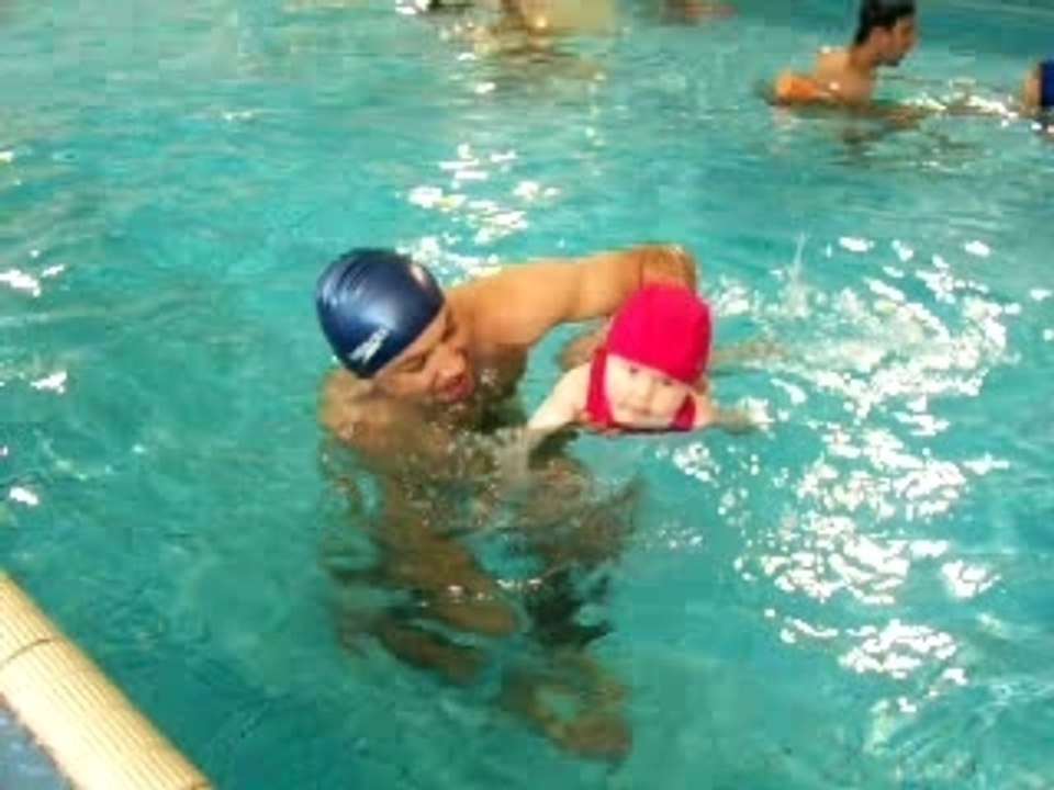 zoé a la piscine