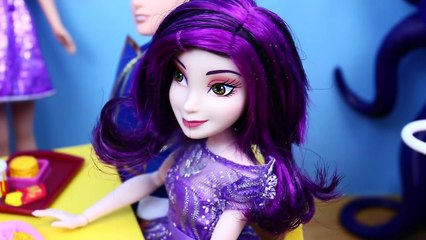 DESCENDANTS Dolls Love Triangle DISNEY PRINCESS Merida & Frozen Elsa with Mal & Ben PART 2