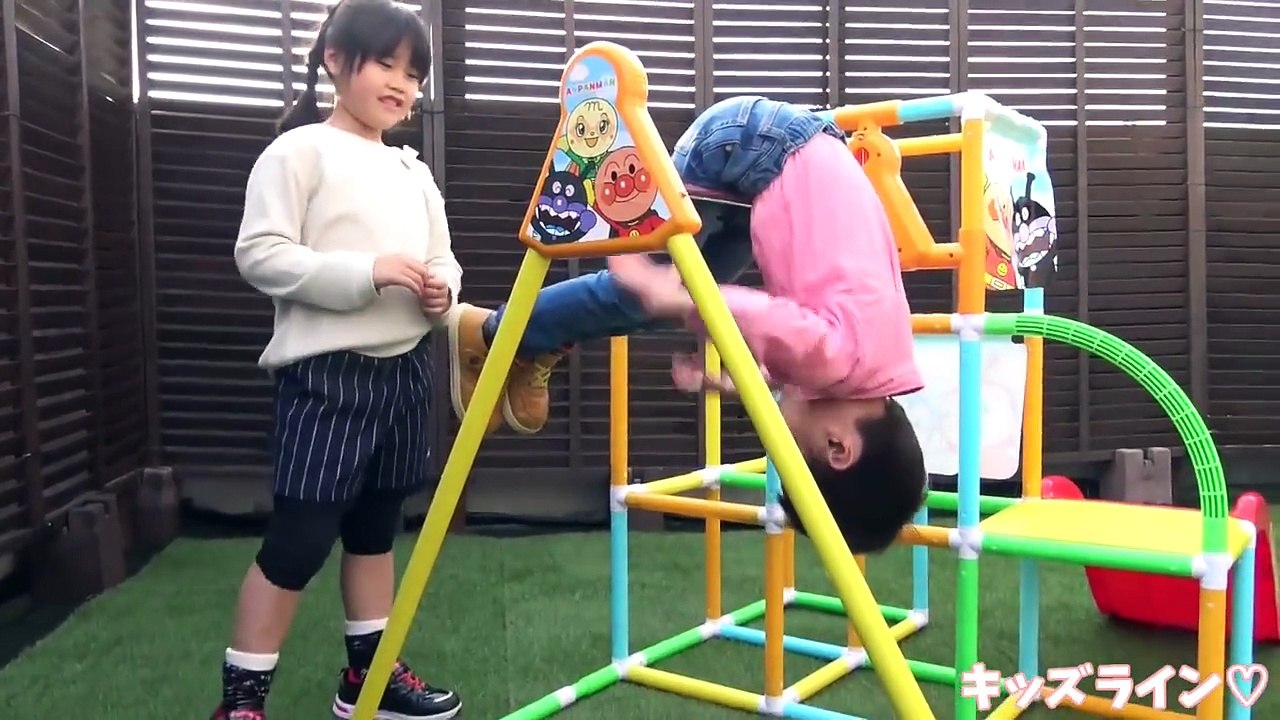 アンパンマン すべり台 鉄棒 ジャングルジム おもちゃ Anpanman Slide chin up bar jungle gym vidéo